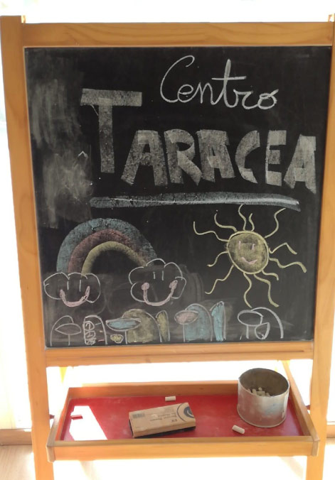 Centro de Formación Taracea tablero con dibujos